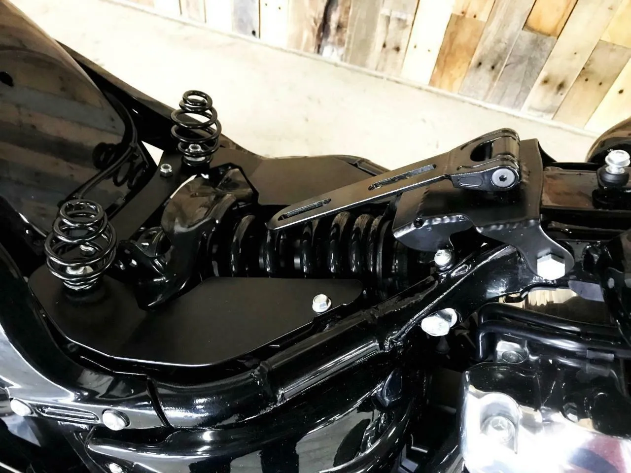 2018-2025 Harley Davidson Softail Spring Tractor Seat 15x14 Leather Mounting Kit