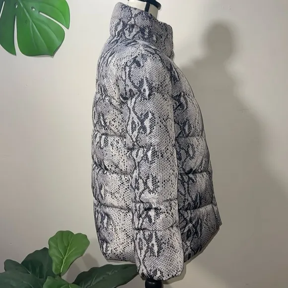 Betsey Johnson Quilted Puffer Jacket in Gray Black Python Snake Print Sz. S