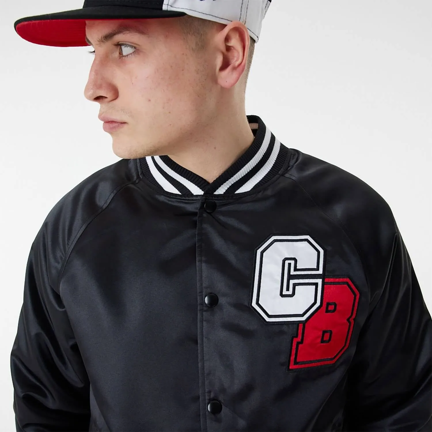 Bunda bomber New Era Chicago Bulls NBA Black Satin Bomber Jacket čierna