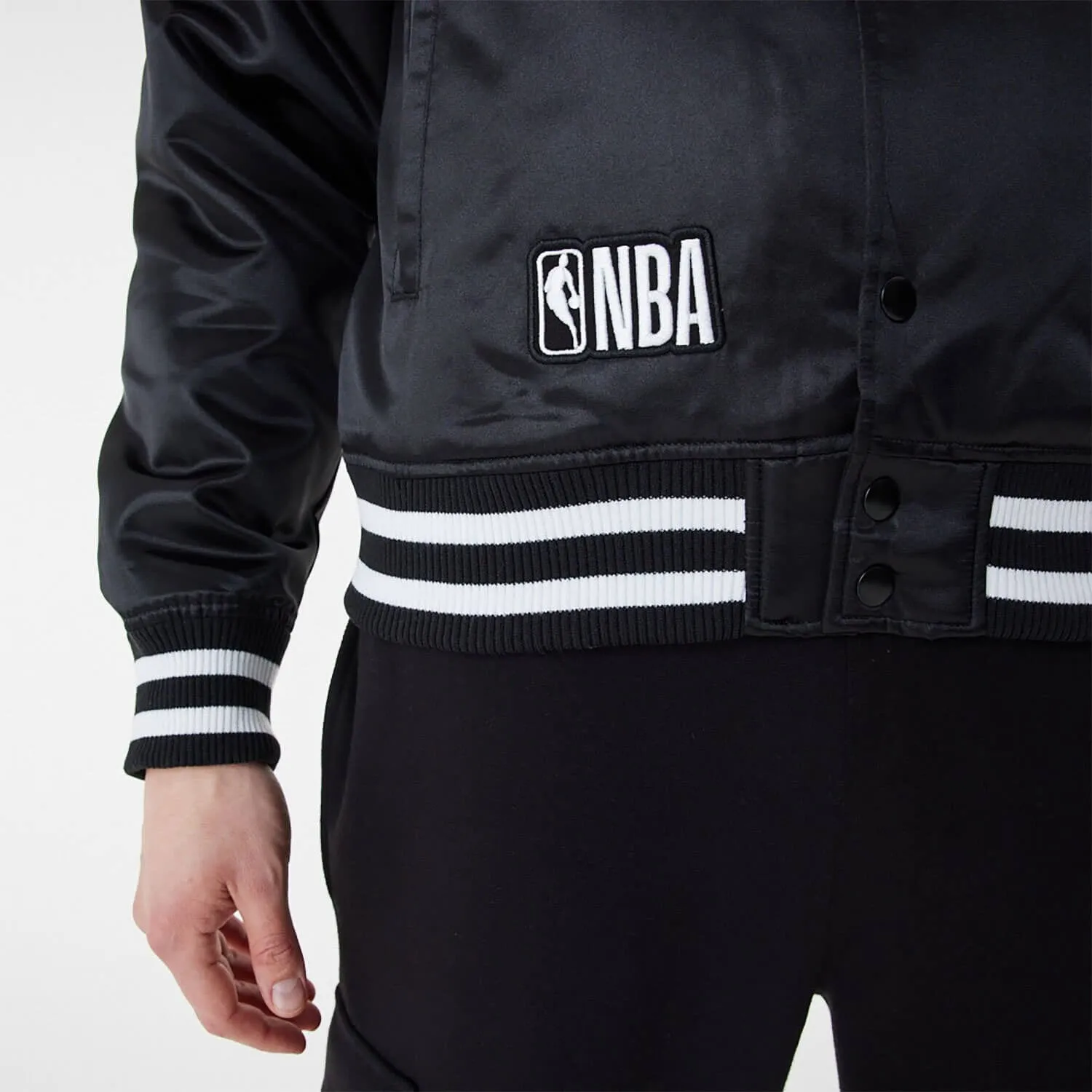 Bunda bomber New Era Chicago Bulls NBA Black Satin Bomber Jacket čierna