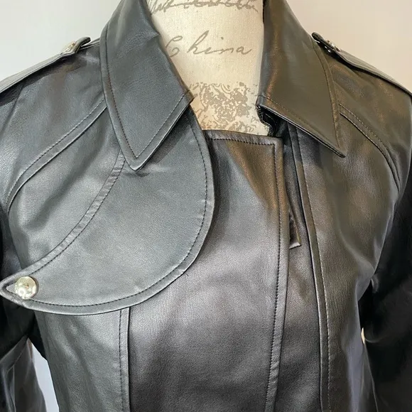 CNWT Boohoo IVIVI Cropped Moto Jacket Matrix Faux Leather Zipper Front Mobwife