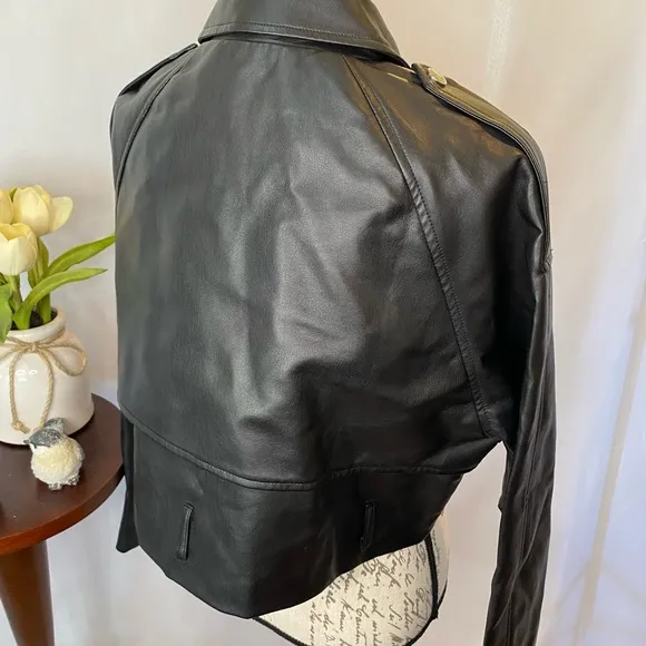 CNWT Boohoo IVIVI Cropped Moto Jacket Matrix Faux Leather Zipper Front Mobwife