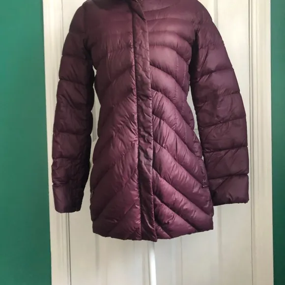 Lands’ End Burgandy down puffer 3/4 length jacket XS