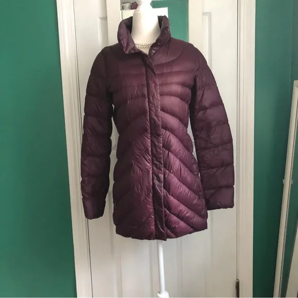 Lands’ End Burgandy down puffer 3/4 length jacket XS