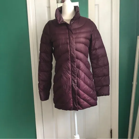 Lands’ End Burgandy down puffer 3/4 length jacket XS