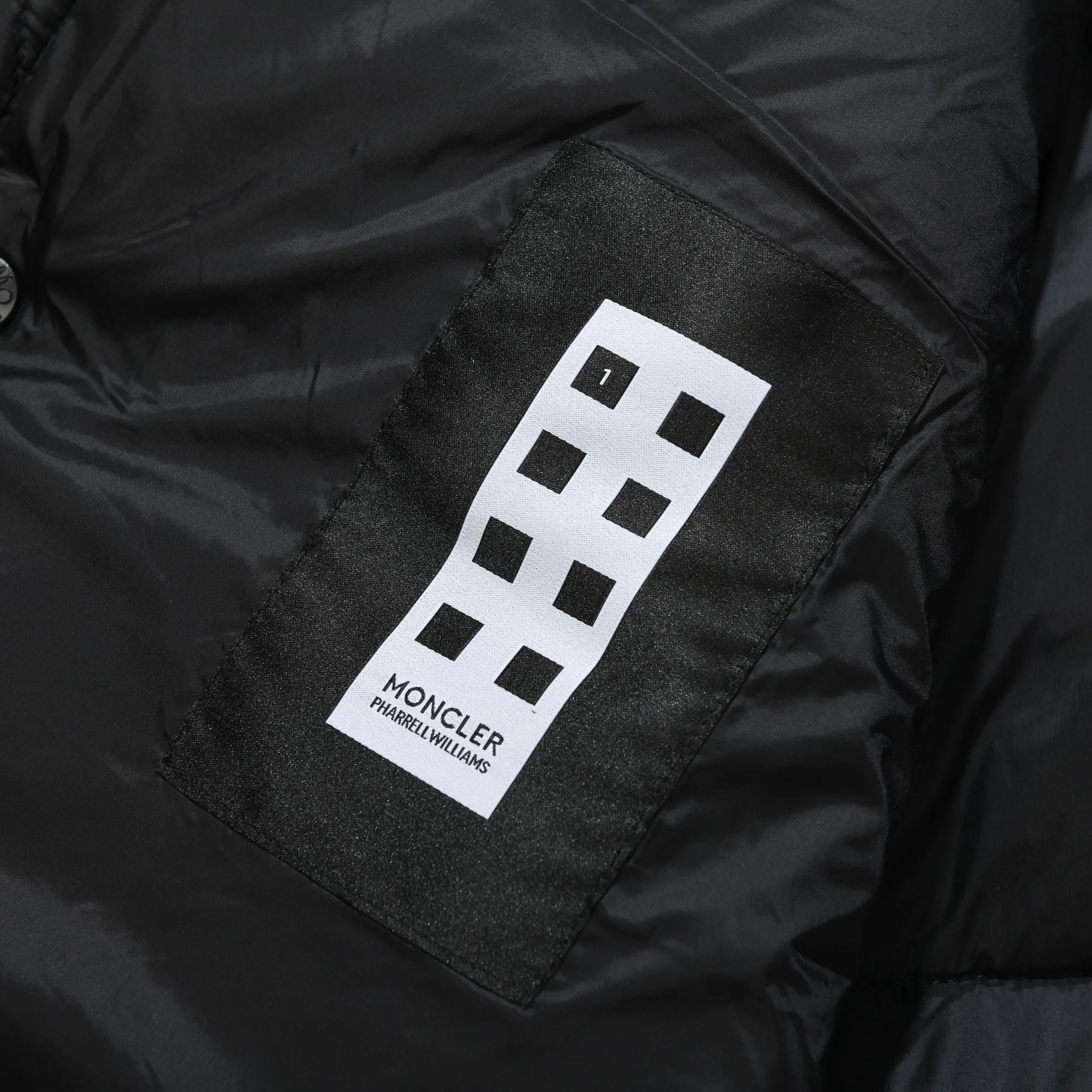Moncler SHORT DOWN JACKET