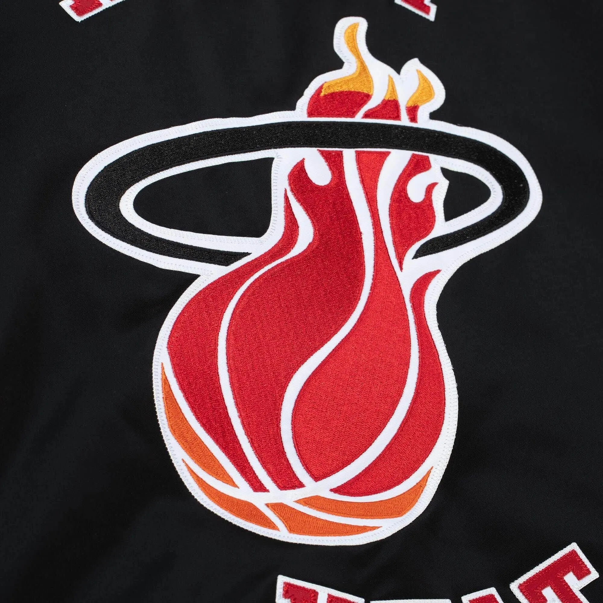 Pánska bunda bomber Mitchell & Ness NBA Heavyweight Satin Jacket Miami Heat čierna