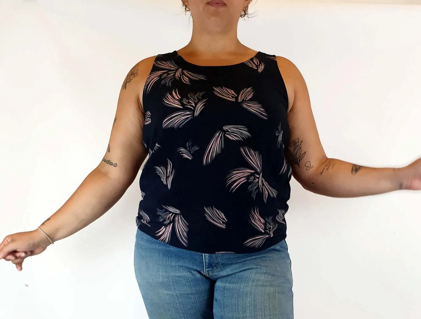 Vera Moda navy print sleeveless top size XL