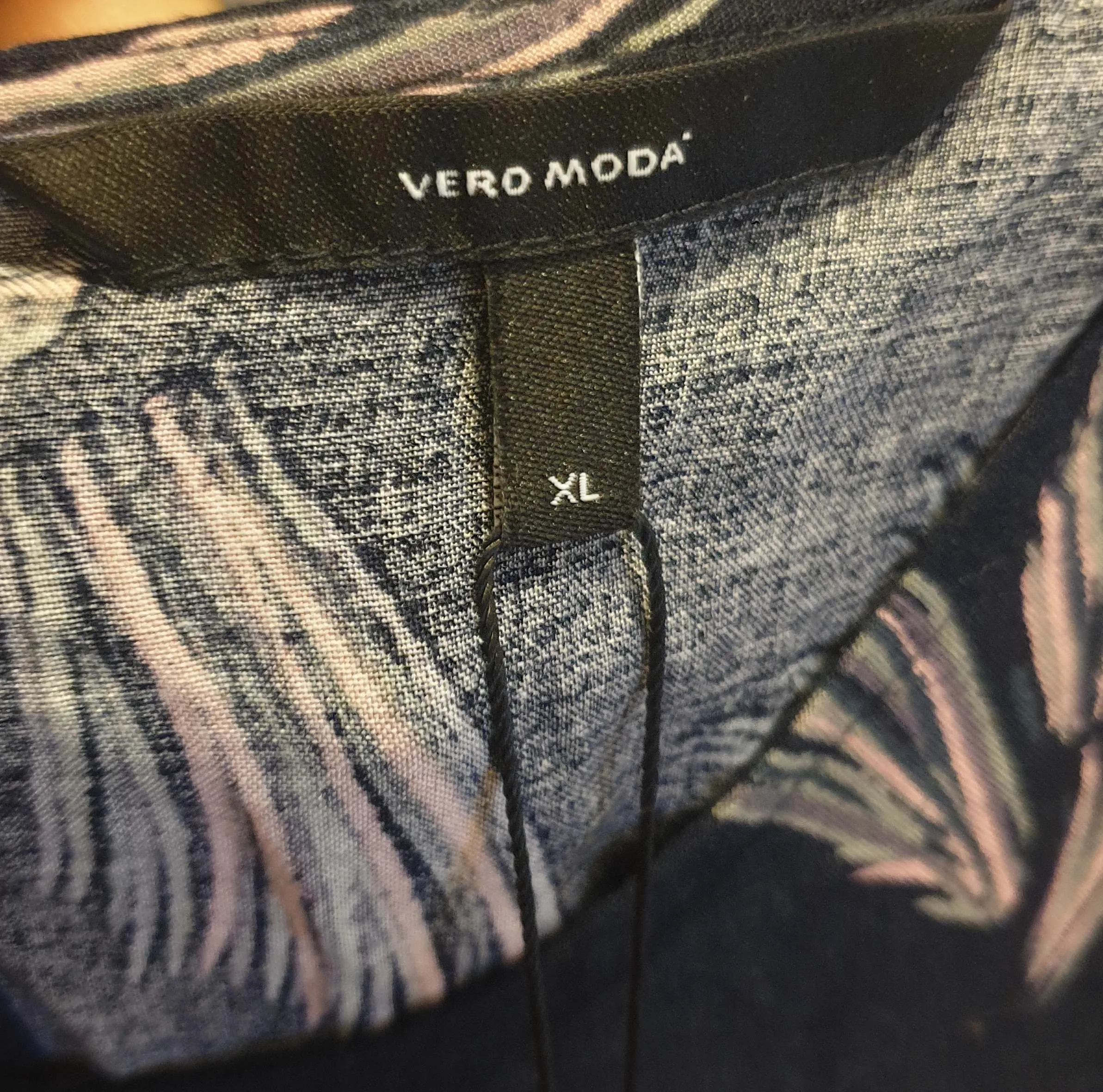 Vera Moda navy print sleeveless top size XL